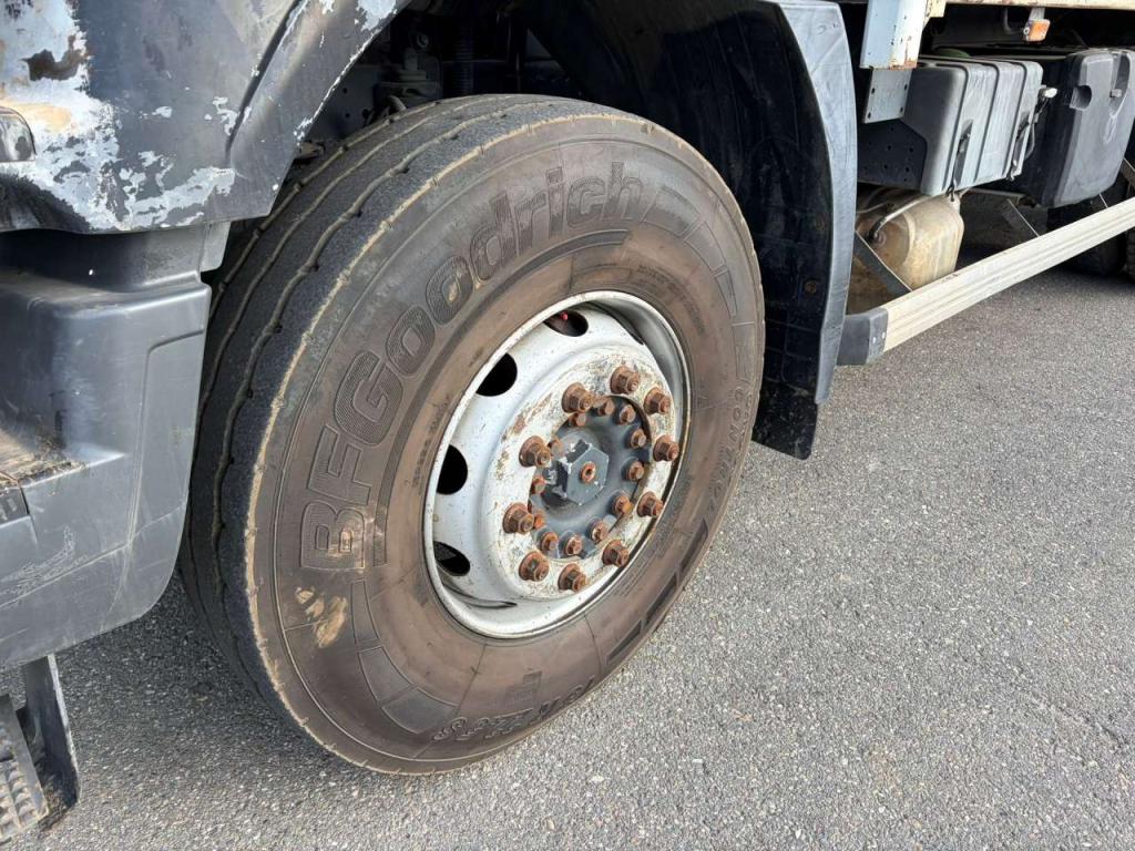 Iveco 330 6x4 Photo 8