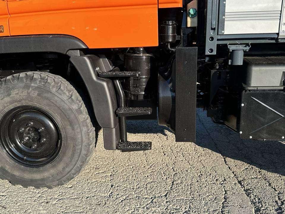 Mercedes-Benz Unimog 405-10 4X4 Photo 4