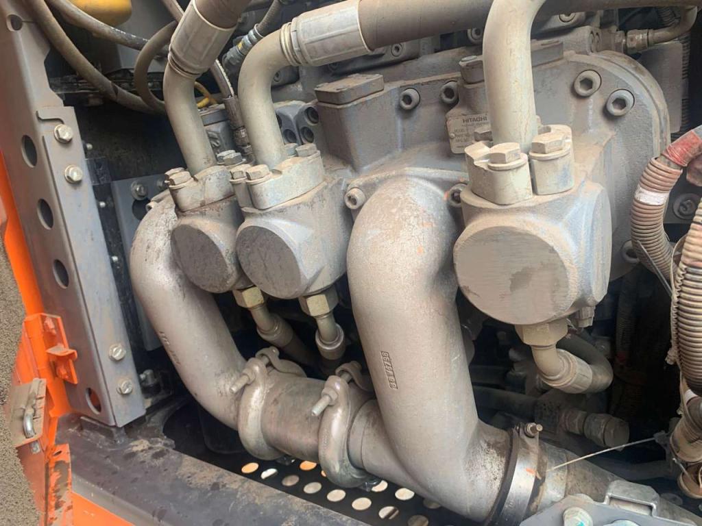 Hitachi ZX210LCN-6 Photo 6