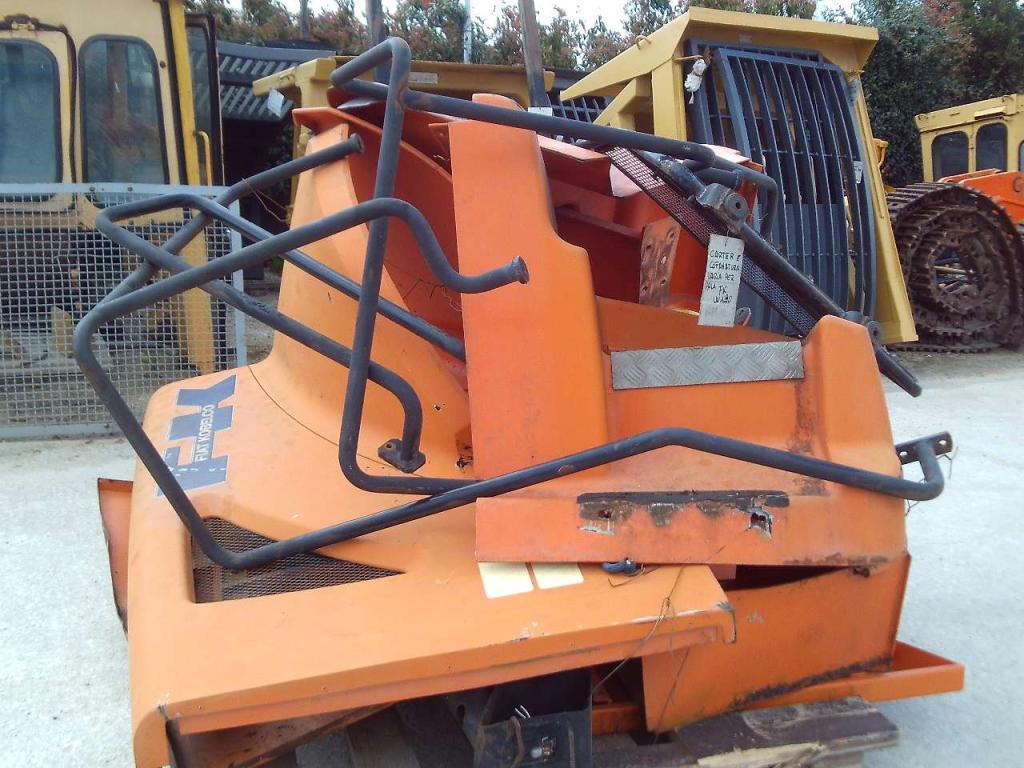 Hood and body panel for Fiat Kobelco W190 Photo 2