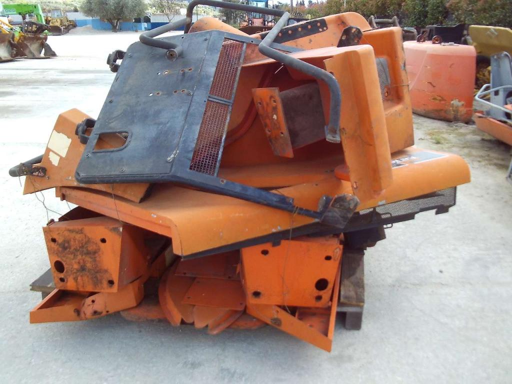 Hood and body panel for Fiat Kobelco W190 Photo 6