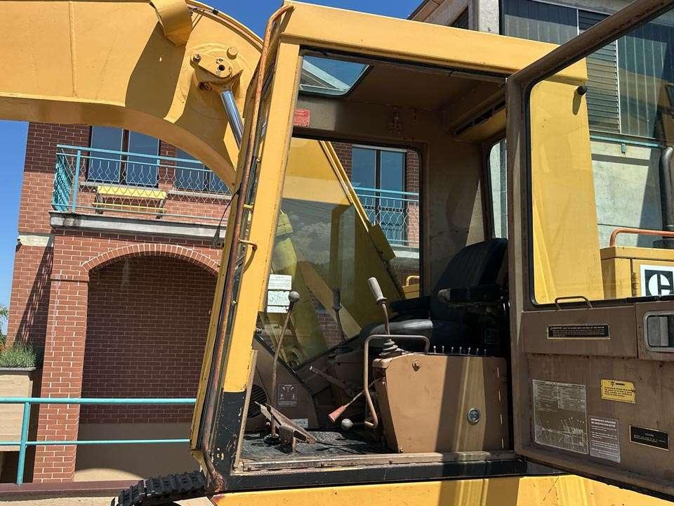 Caterpillar 215B LC Photo 11