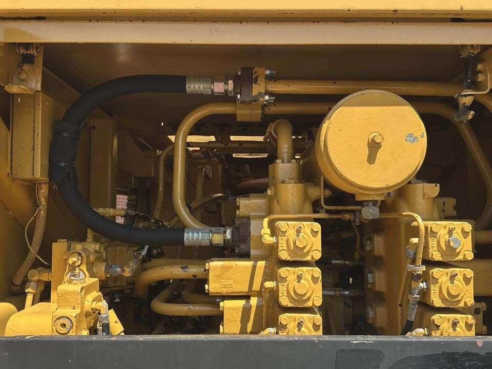 Caterpillar 215B LC Photo 8