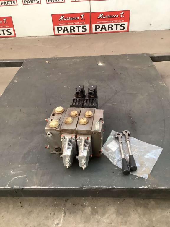 Hydraulic distributor Photo 1