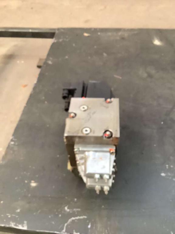 Hydraulic distributor Photo 2