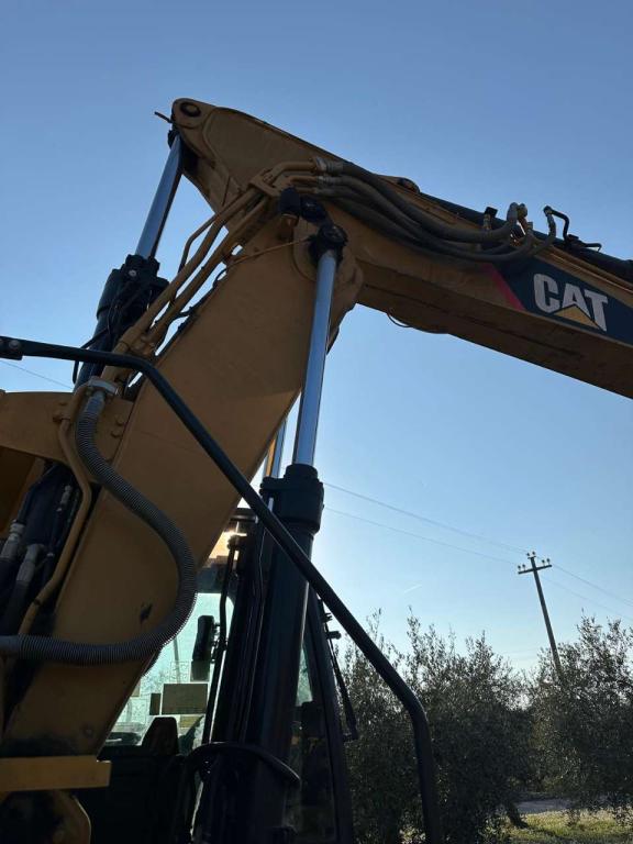 Caterpillar 323FLN Photo 22