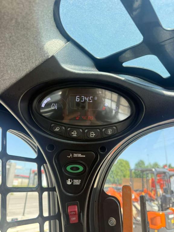 Bobcat T590 Photo 11