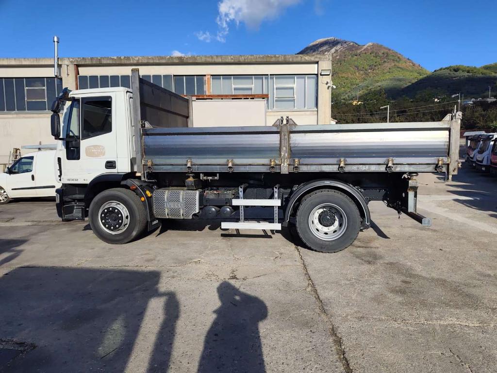 Iveco EUROCARGO 180E32 Photo 2