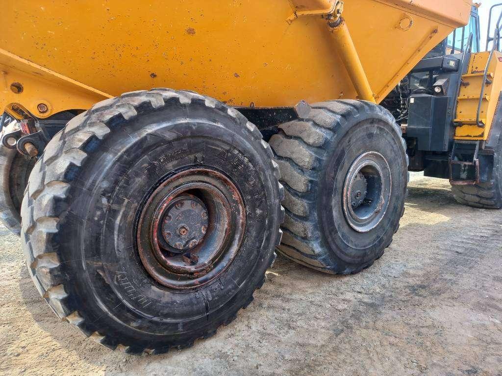 Komatsu HM400-3R (4pcs available for sale in Abu Dhabi) Photo 12