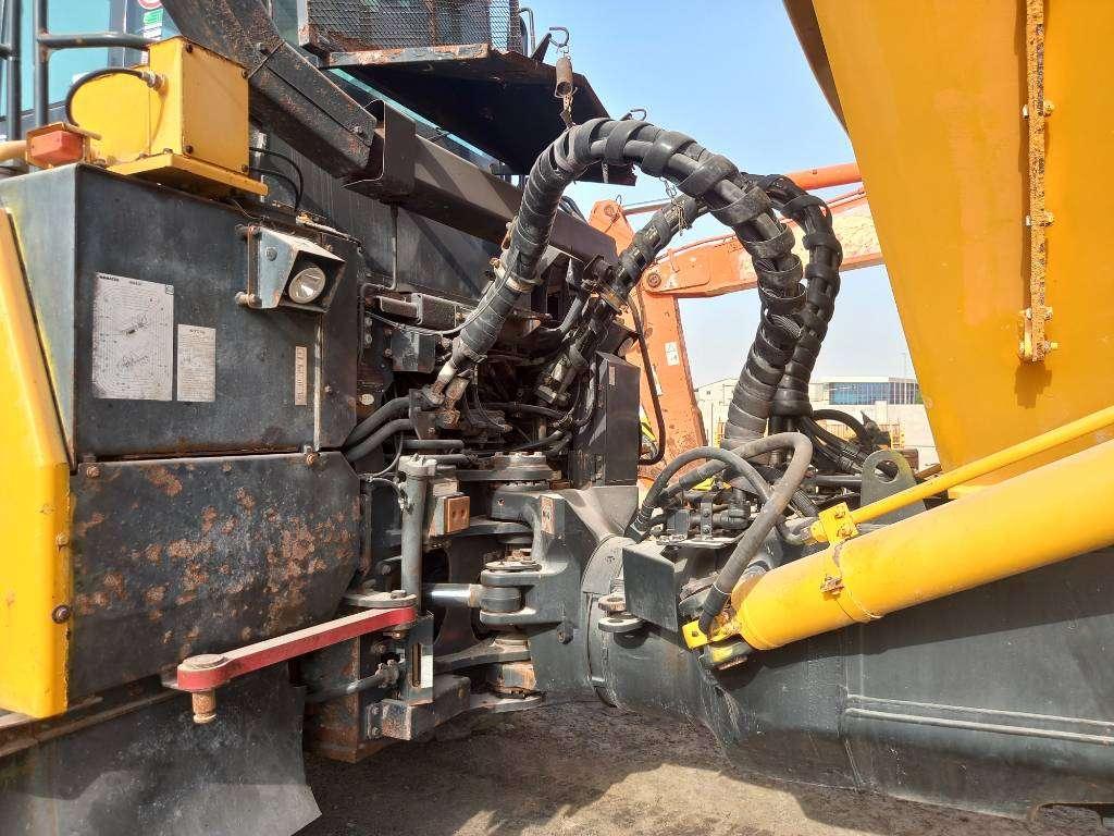 Komatsu HM400-3R (4pcs available for sale in Abu Dhabi) Photo 16