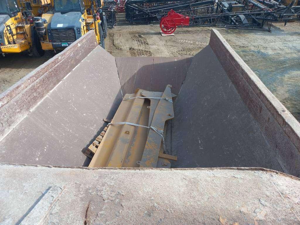 Komatsu HM400-3R (4pcs available for sale in Abu Dhabi) Photo 18