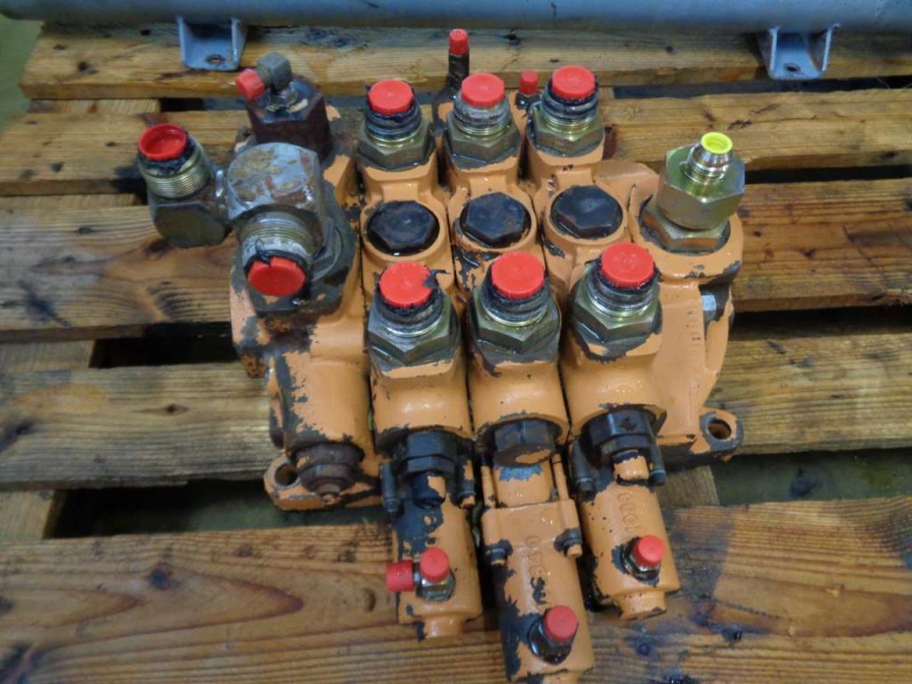 Hydraulic distributor for Case 821 C Photo 2