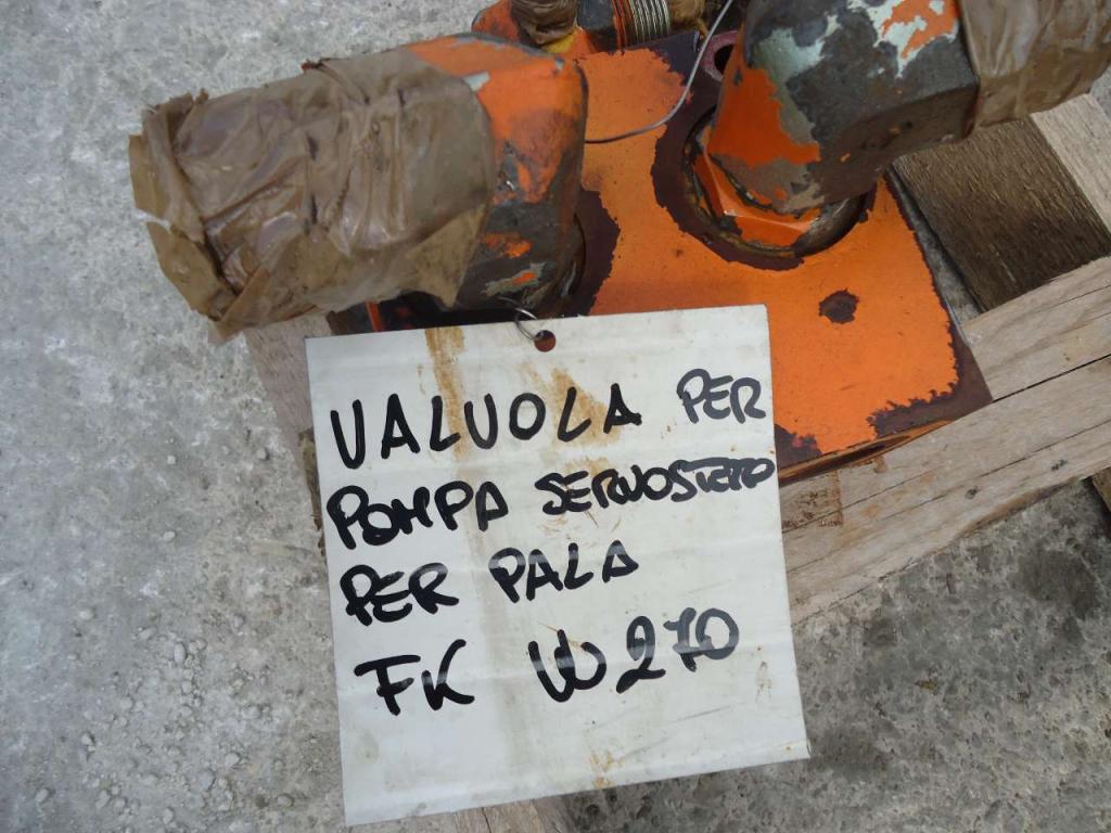 Hydraulic valve for Fiat Kobelco W270 Photo 3