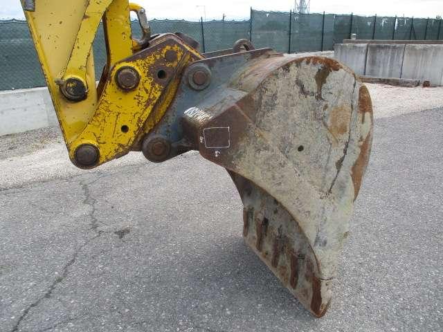 Komatsu PW140-7 Photo 11