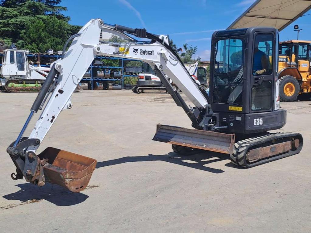 Bobcat E35 Photo 1