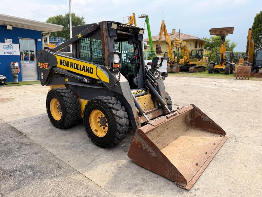 New Holland LS180 Photo 3