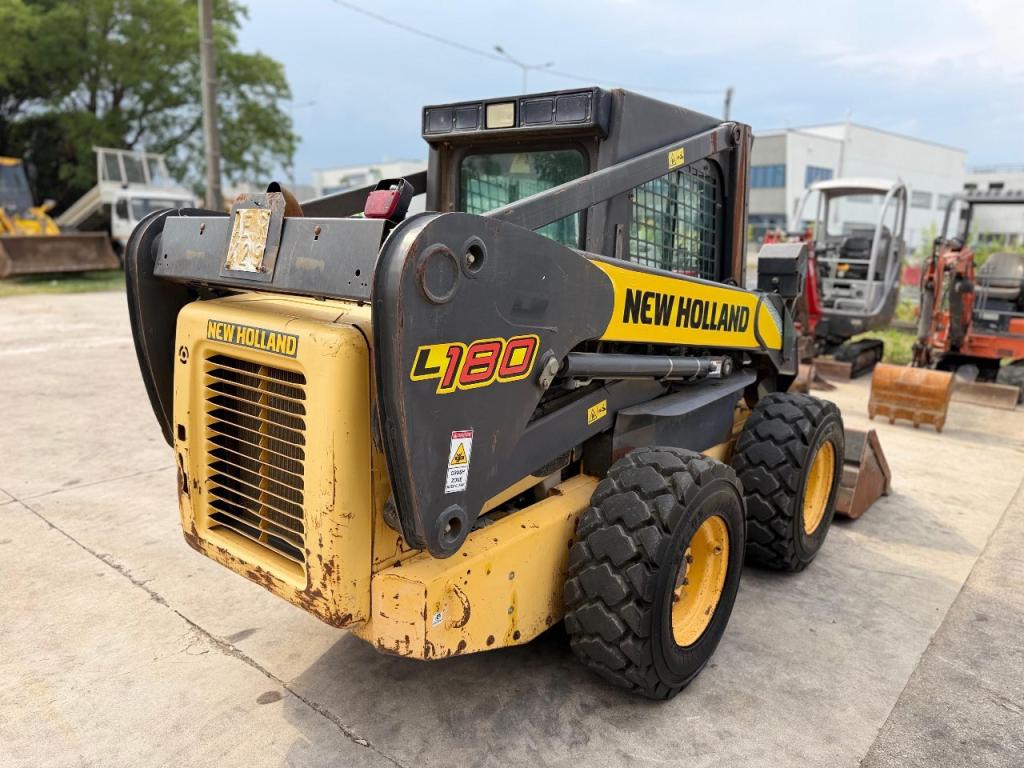 New Holland LS180 Photo 5