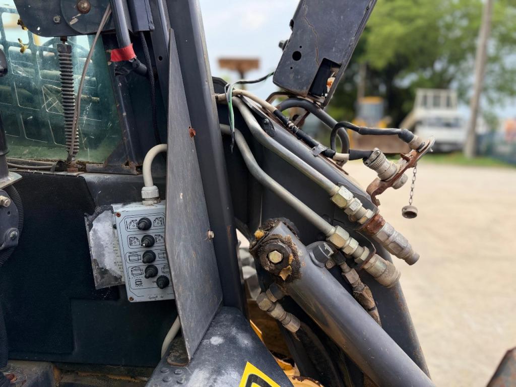 New Holland LS180 Photo 9