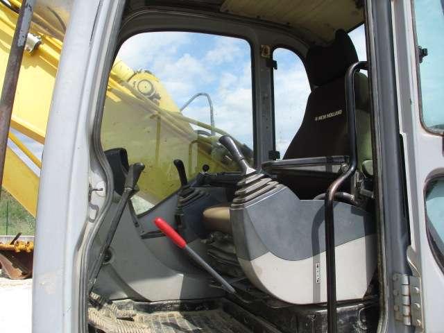 New Holland E215B Photo 13