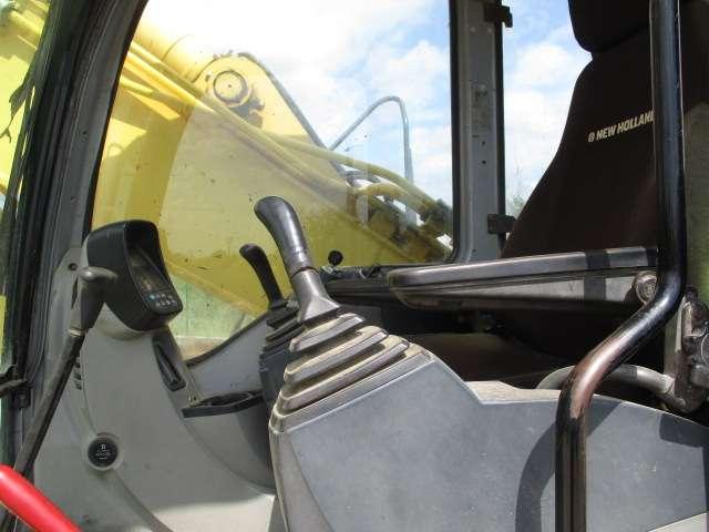 New Holland E215B Photo 14