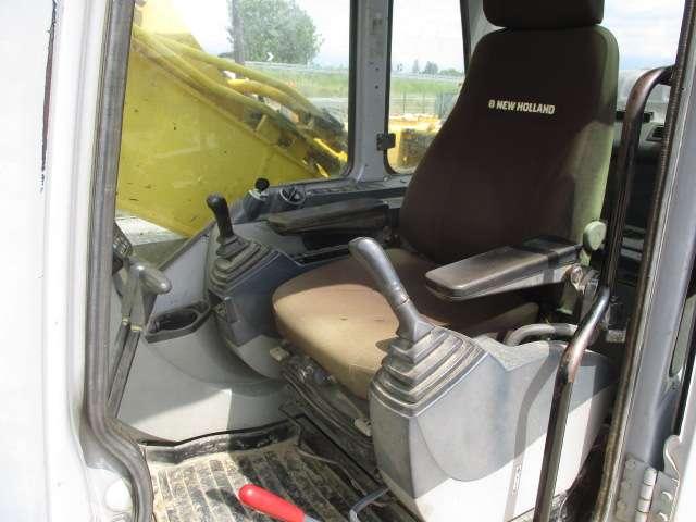 New Holland E215B Photo 15