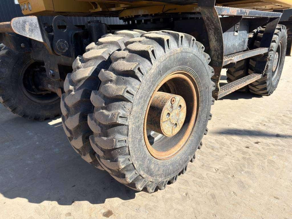 Caterpillar M320F Photo 2