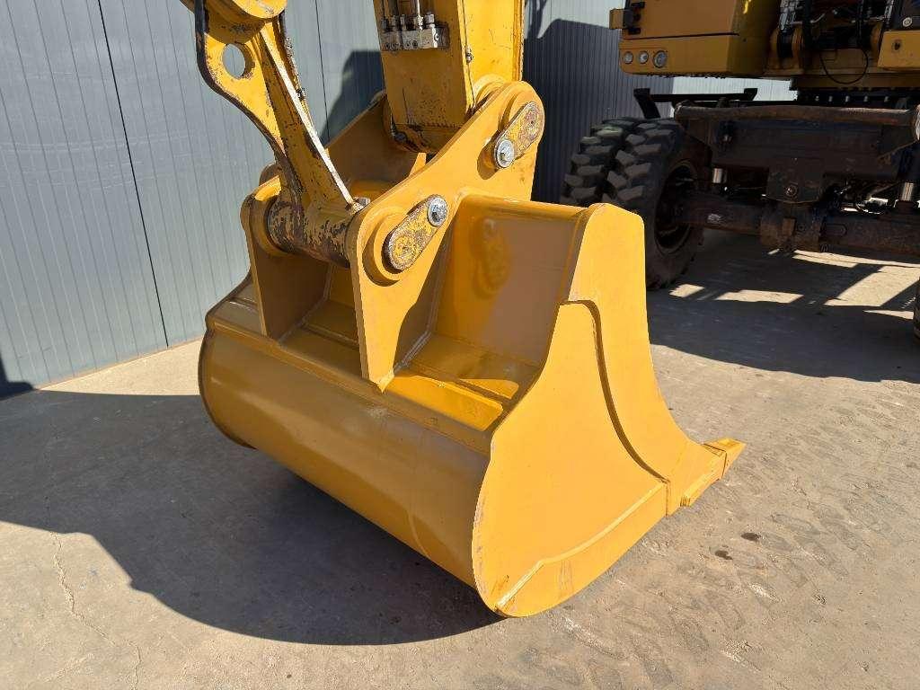 Caterpillar M320F Photo 9
