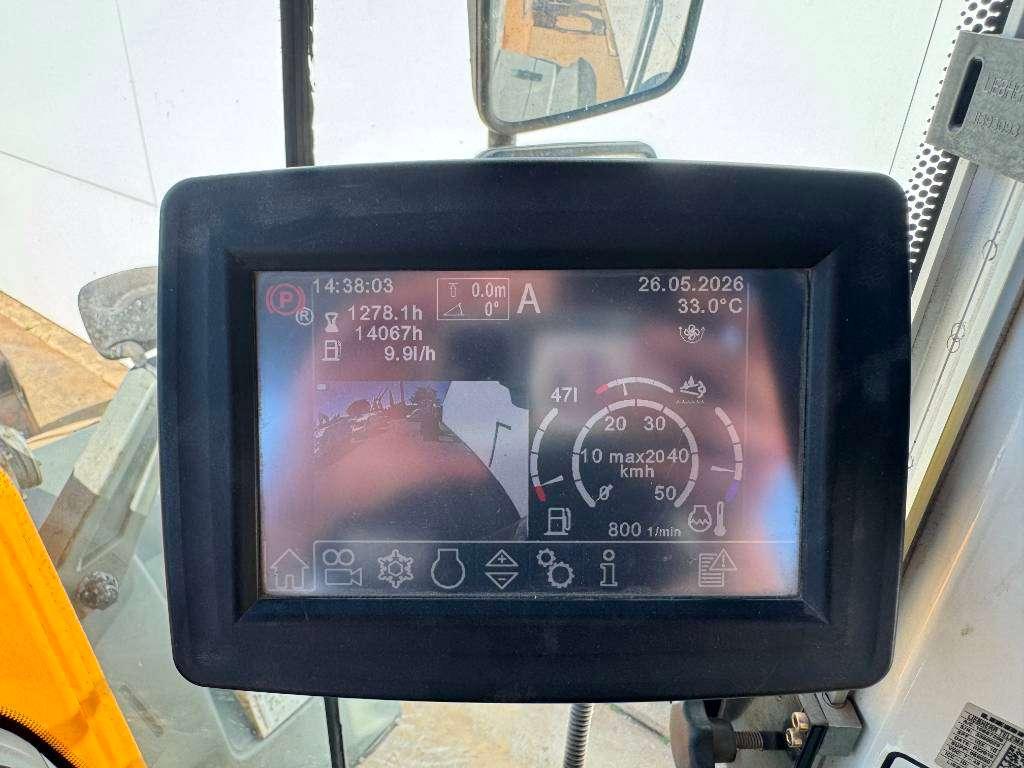 Liebherr L580 - German Machine / Joystick Controls Photo 10