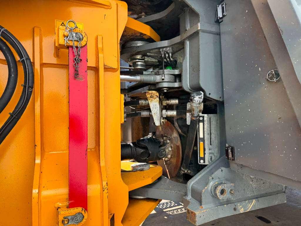 Liebherr L580 - German Machine / Joystick Controls Photo 19