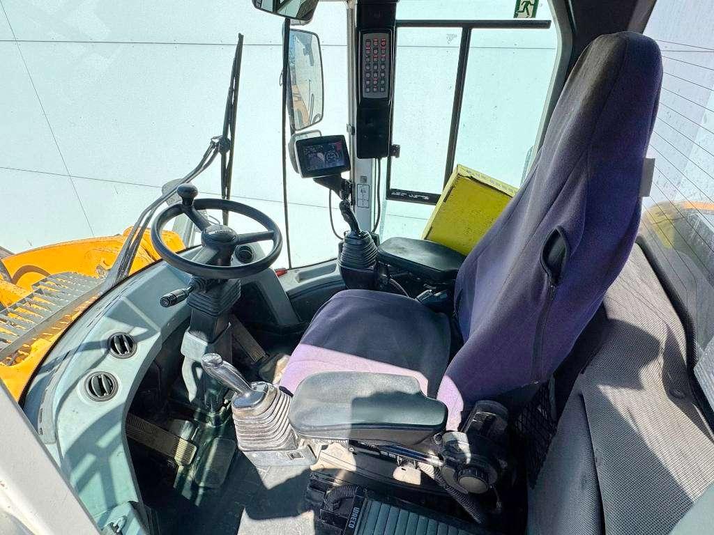 Liebherr L580 - German Machine / Joystick Controls Photo 8
