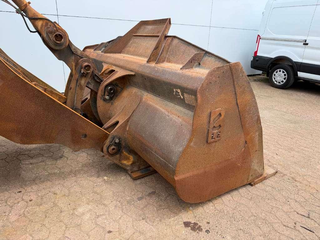 Volvo L110H - Weight System / Backup Camera Photo 16