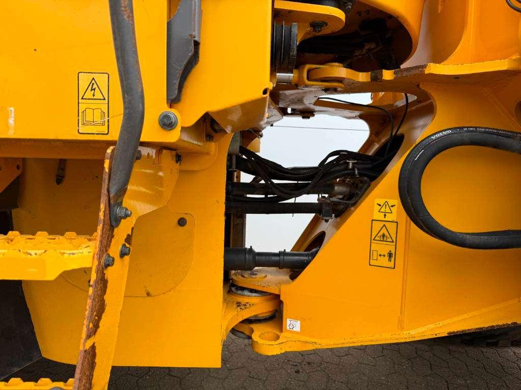 Volvo L110H - Weight System / Backup Camera Photo 21