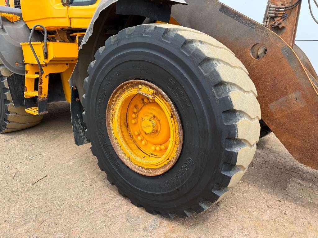 Volvo L110H - Weight System / Backup Camera Photo 26
