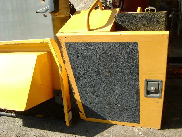 Hood and body panel for Liebherr 902 Photo 3