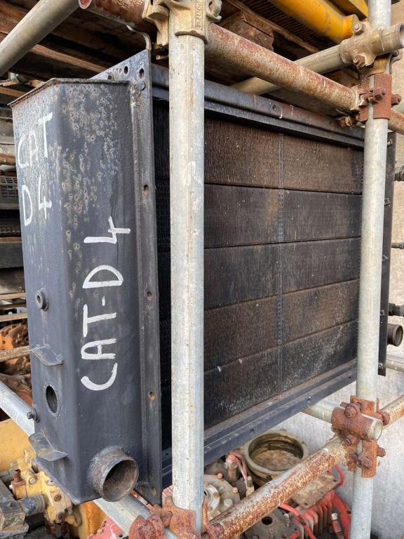 Caterpillar Water radiator for Caterpillar D4H Photo 1