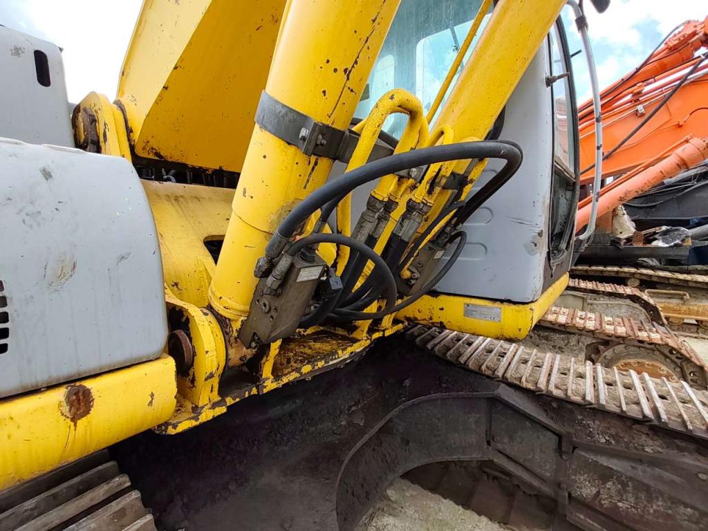 New Holland E245 Photo 10