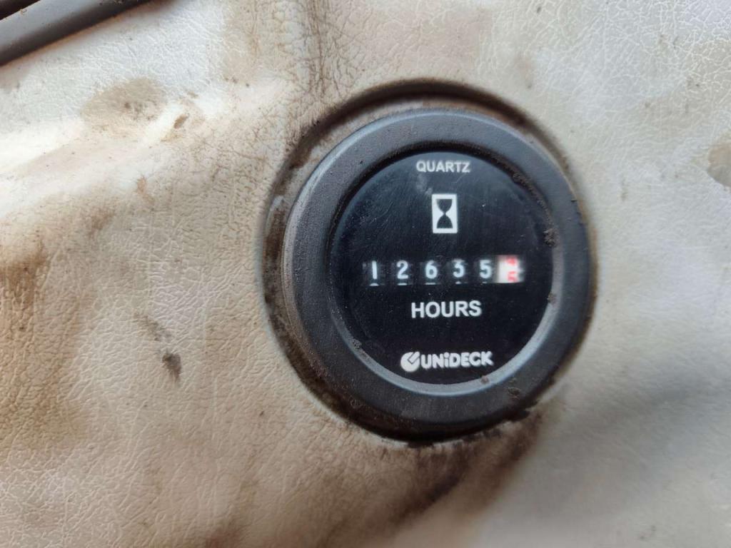 New Holland E245 Photo 5