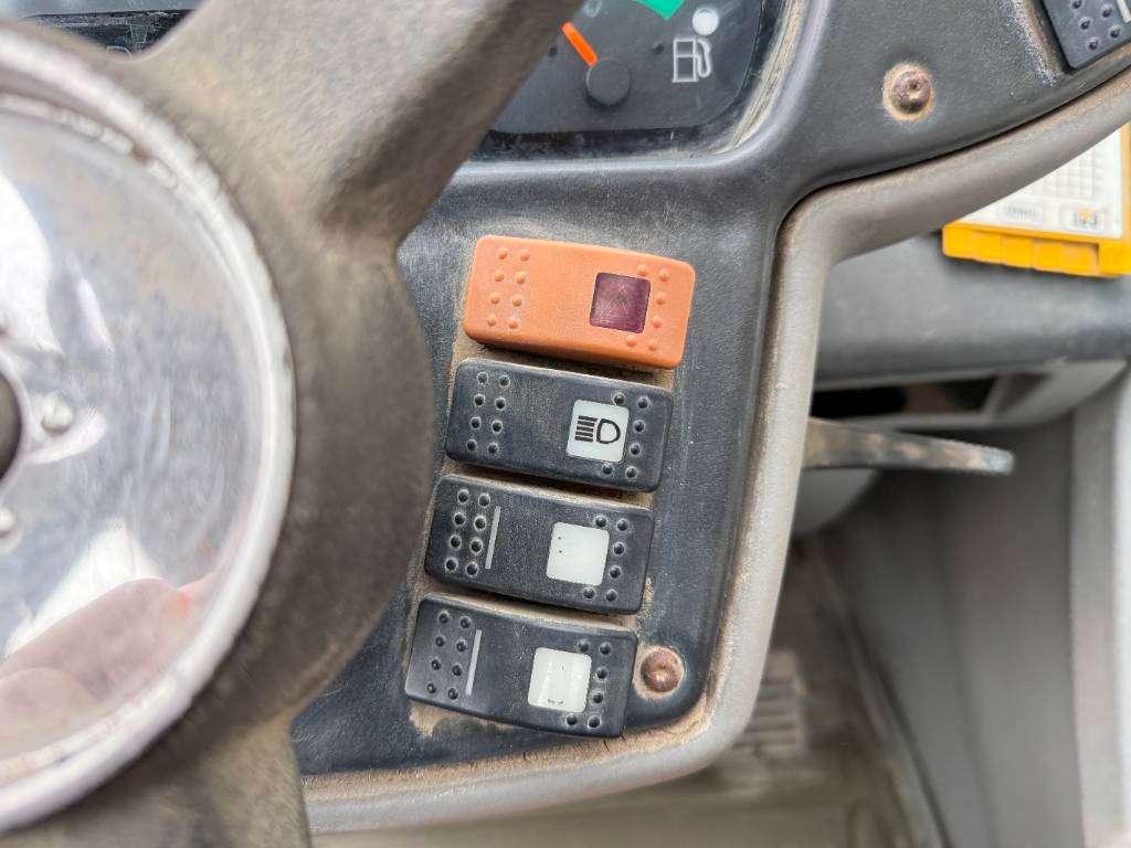 Caterpillar TH460B - 15m Reach / 4 Wheel Steering Photo 13