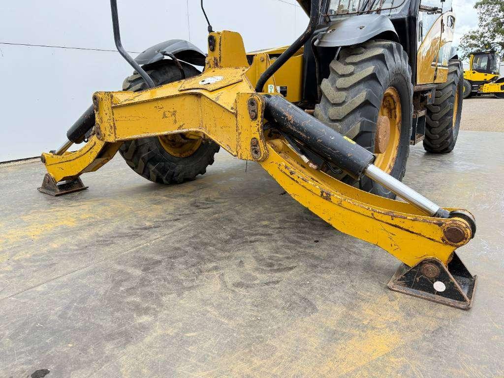 Caterpillar TH460B - 15m Reach / 4 Wheel Steering Photo 22