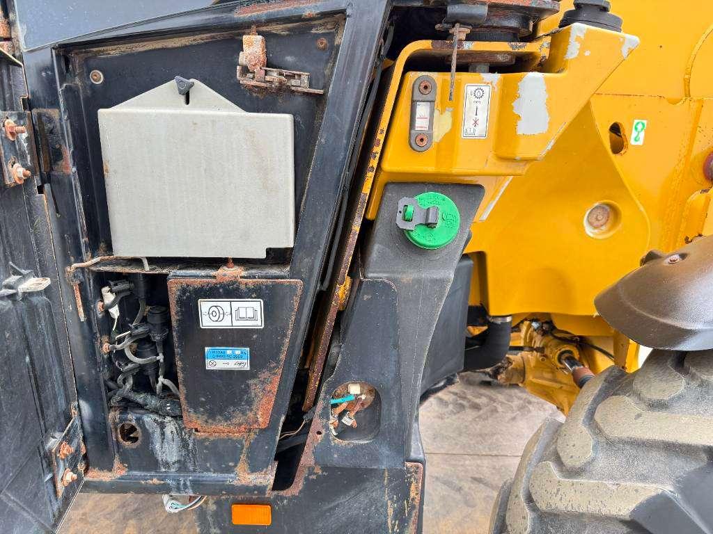 Caterpillar TH460B - 15m Reach / 4 Wheel Steering Photo 29