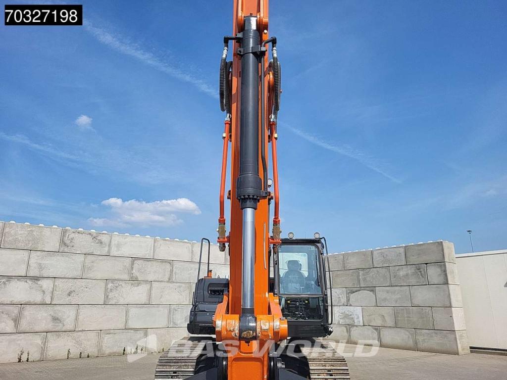 Hitachi ZX220 LC-5G ISUZU ENGINE Photo 10