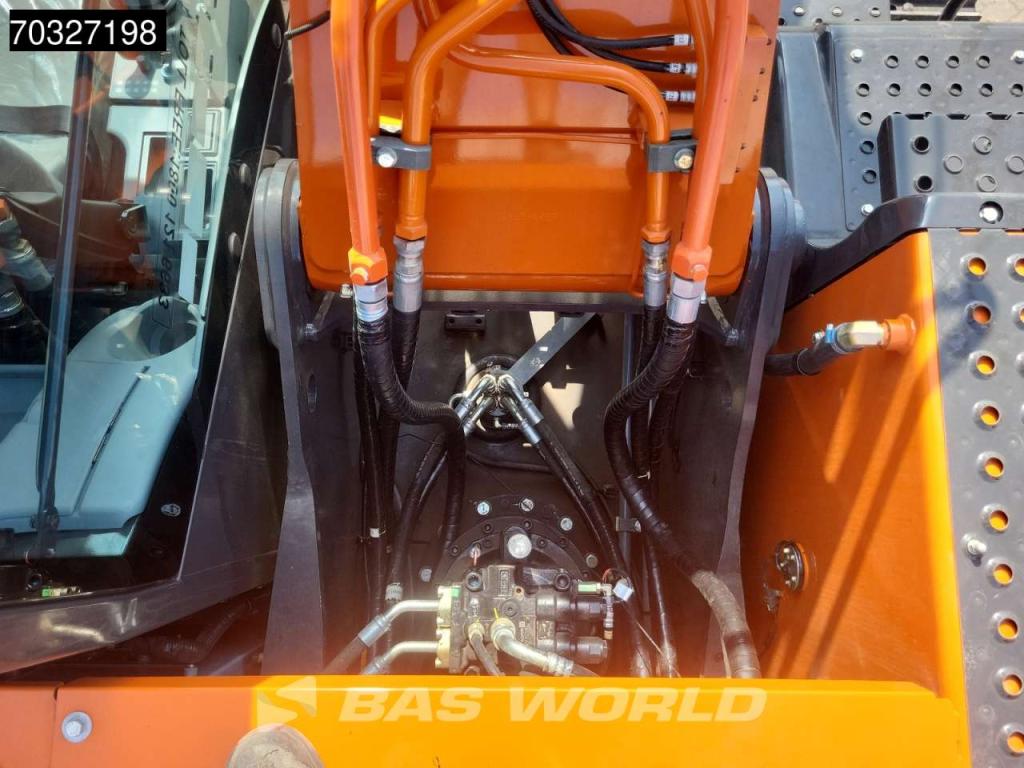 Hitachi ZX220 LC-5G ISUZU ENGINE Photo 20
