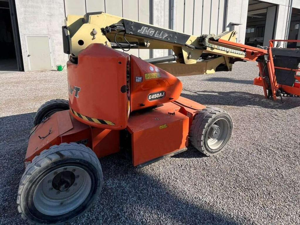 JLG E450 AJ Photo 5