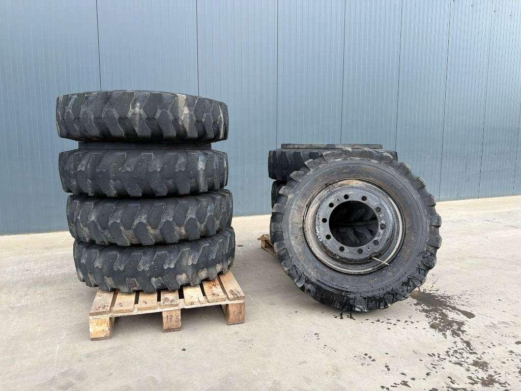 Tire for Mitas 1000 x 20 Set / 10.00 x 20: 4x2 Tyres / 1000-20 Photo 1