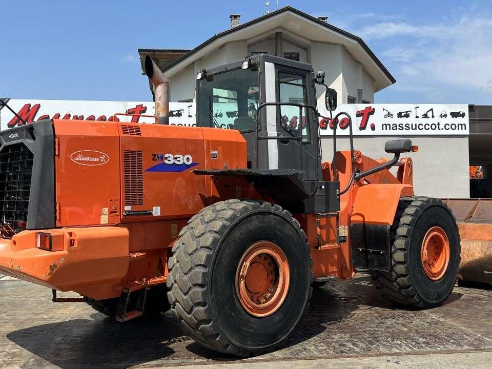 Hitachi ZW330 Photo 13