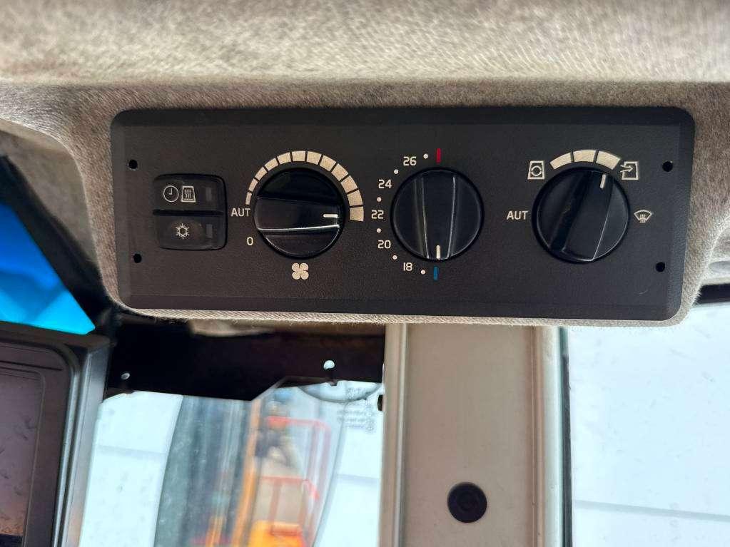 Volvo L150H - 3rd Function / Automatic Greasing Photo 13
