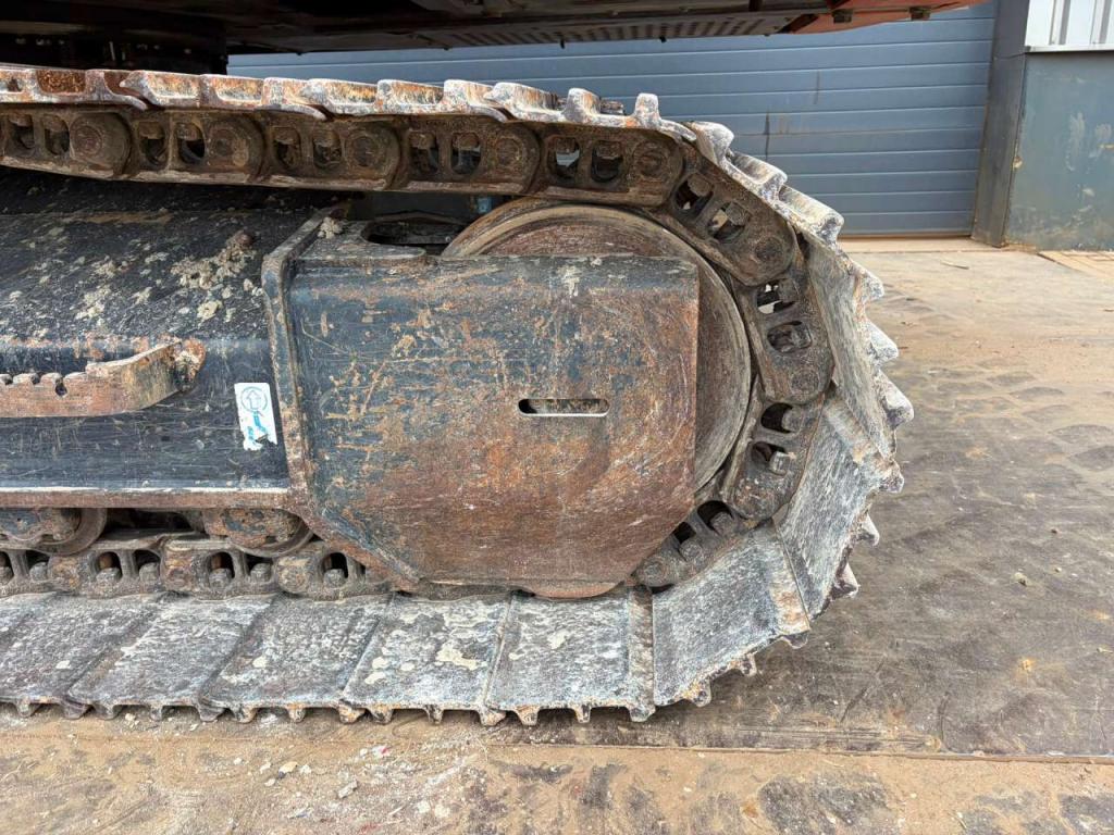 Hitachi ZX210-6 Photo 15