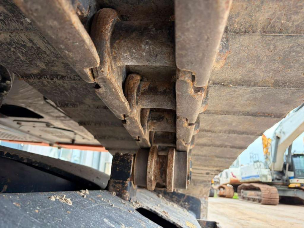 Hitachi ZX210-6 Photo 17