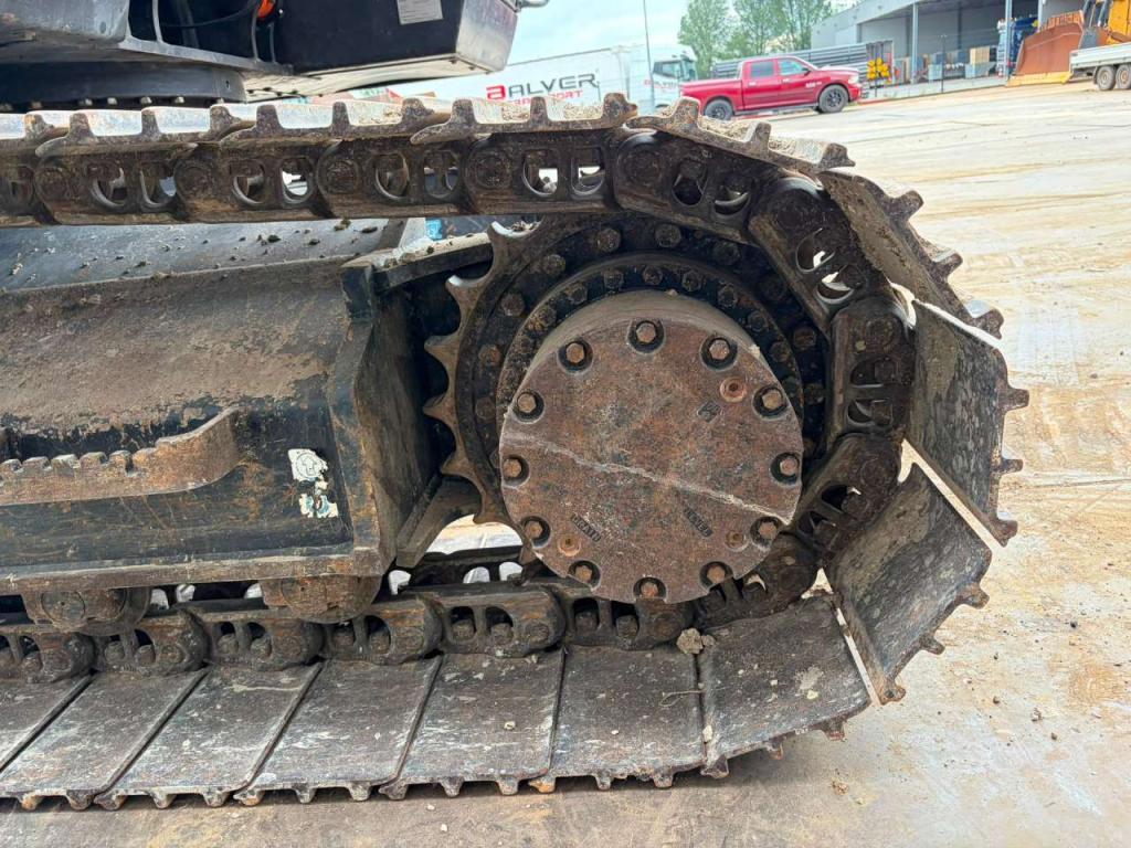 Hitachi ZX210-6 Photo 19