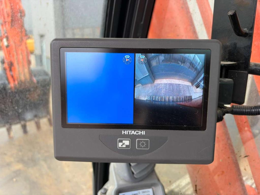 Hitachi ZX210-6 Photo 27